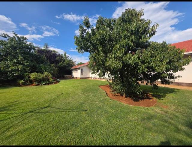3 BEDROOM HOUSE FOR SALE IN GREENHILLS